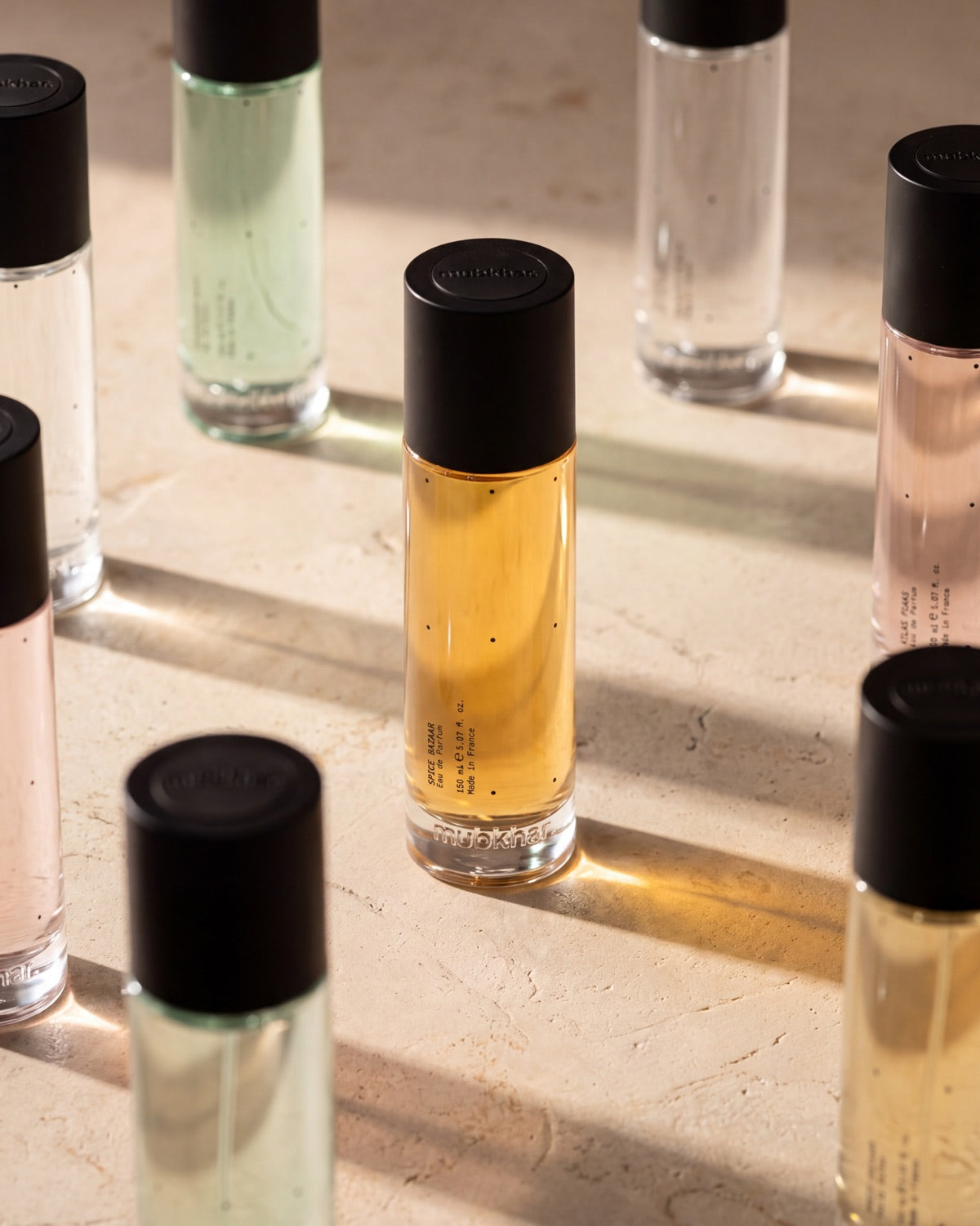 عطور مبخر بألوان مختلفة